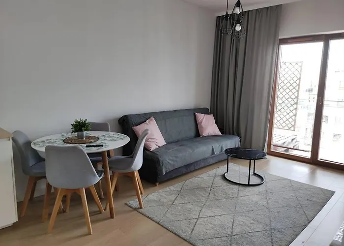 Lovely Apartment Vis-A-Vis Medicover And Paley Institute
