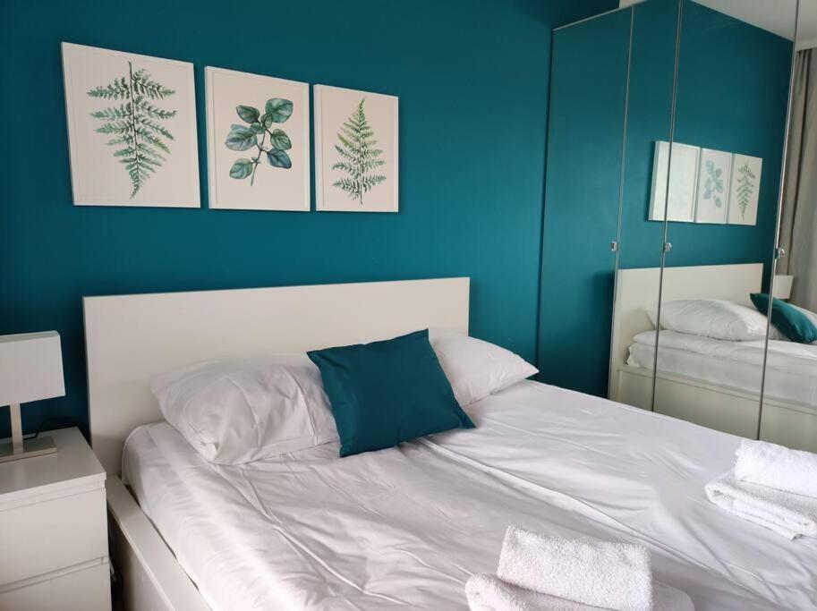 Lovely Vis-a-vis Medicover And Paley Institute Apartamento