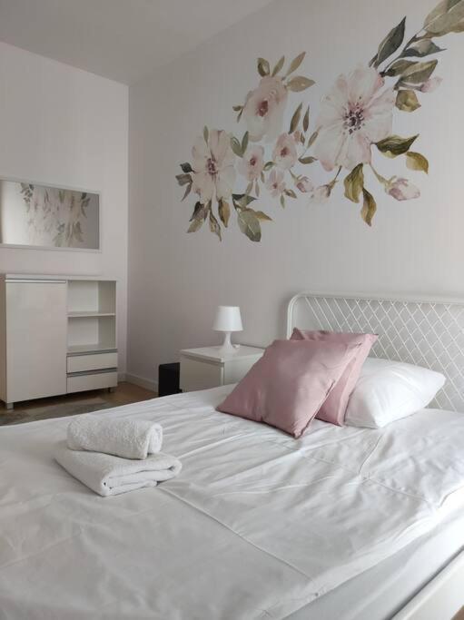 Lovely Vis-a-vis Medicover And Paley Institute Apartamento *