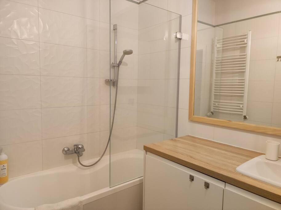 Lovely Vis-a-vis Medicover And Paley Institute Apartamento *