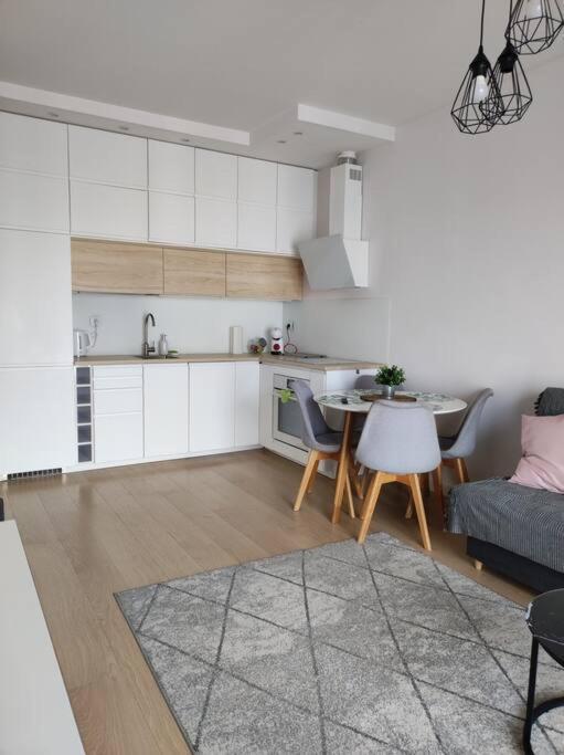 Lovely Vis-a-vis Medicover And Paley Institute Apartamento Varsovia