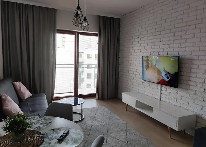 Lovely Apartment Vis-A-Vis Medicover And Paley Institute